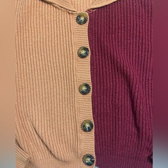 4SI3NNA Collared Cropped Chunky Button Presely Cardigan - Picture 9 of 12